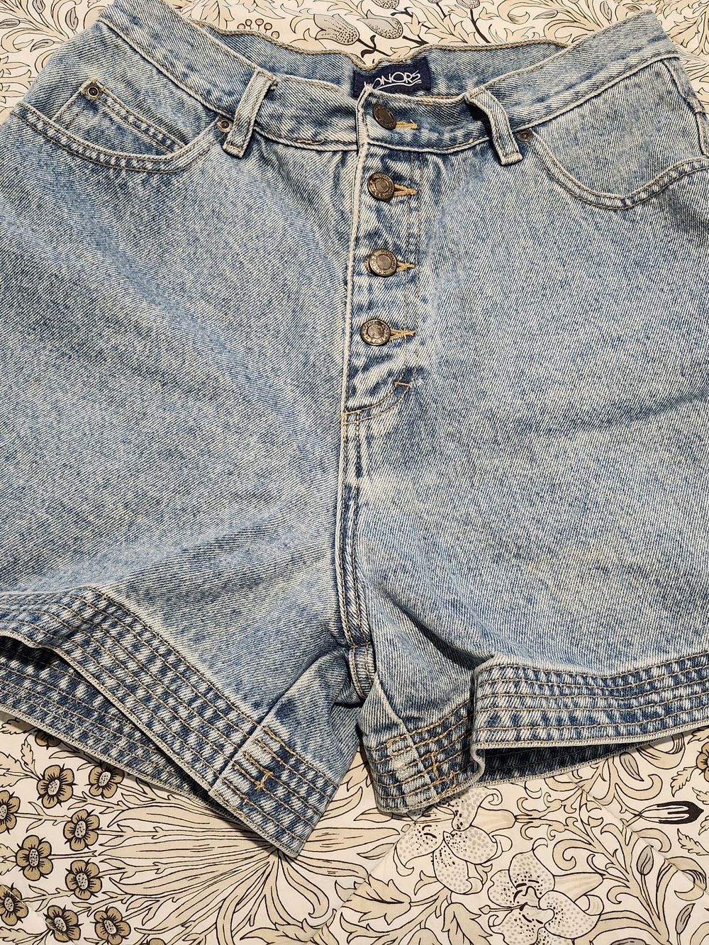 Vintage Honors Light Blue Denim High-Waist Button-Front Women's Shorts